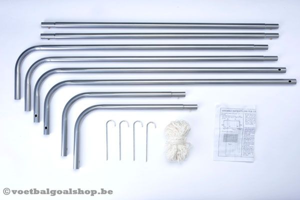 Onderdelen van het metalen voetbaldoel.