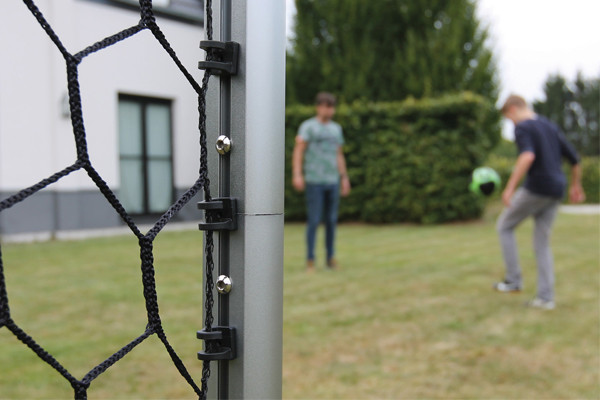 Dankzij zijn lichte gewicht is de goal makkelijk te verplaatsen.