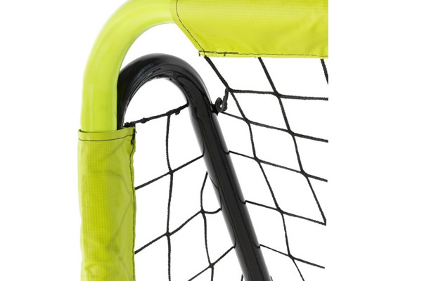 Het net is op innovatieve wijze aan het frame bevestigd.